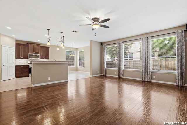 Listing photo id 2 for 4719 Emden Hollow