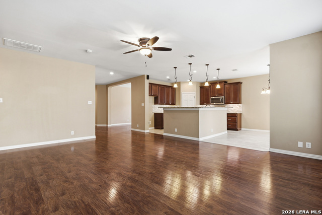 Listing photo id 3 for 4719 Emden Hollow