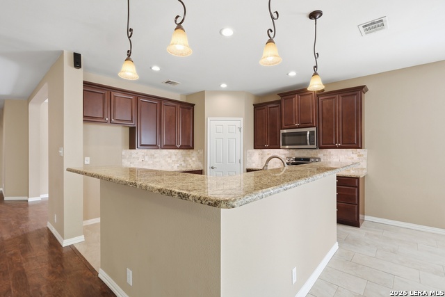 Listing photo id 7 for 4719 Emden Hollow