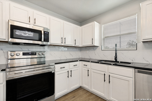 Image 10 of 32 For 8034 Shumard Oak Dr