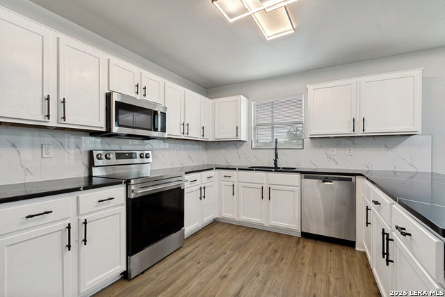 Image 11 of 32 For 8034 Shumard Oak Dr