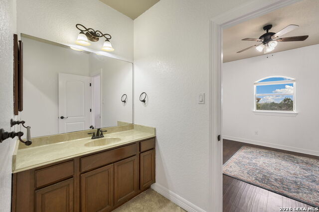 Image 30 of 49 For 31621 Retama Rdg