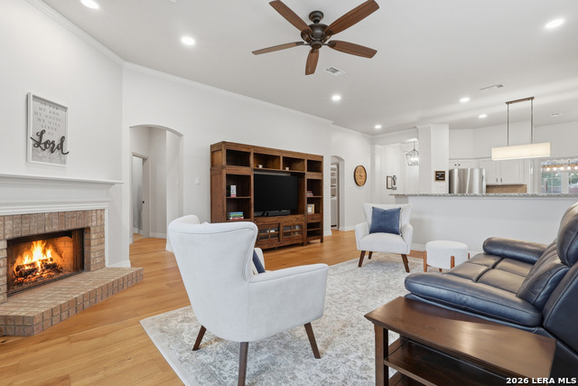 Image 13 of 39 For 24934 Crescent Trce