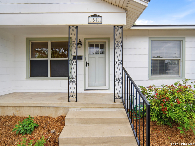 Image 3 of 28 For 1311 Rosewood Ave W