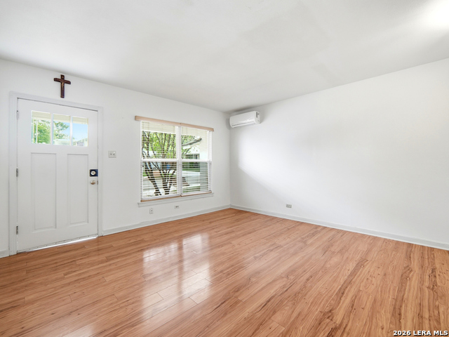 Image 6 of 28 For 1311 Rosewood Ave W