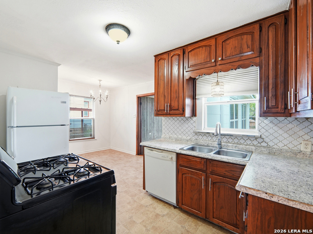 Image 8 of 28 For 1311 Rosewood Ave W