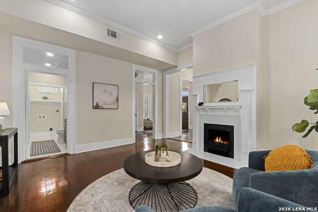 Image 10 of 63 For 617 Guenther E