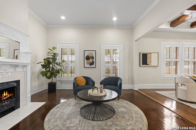 Image 11 of 63 For 617 Guenther E