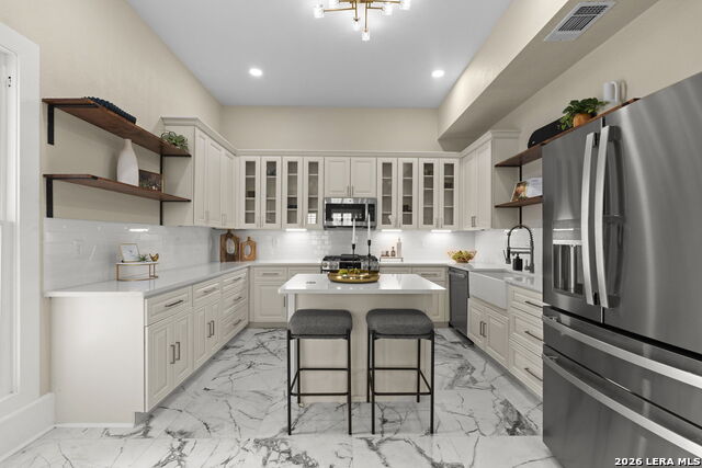 Image 18 of 63 For 617 Guenther E