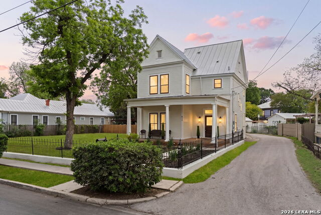 Image 2 of 63 For 617 Guenther E