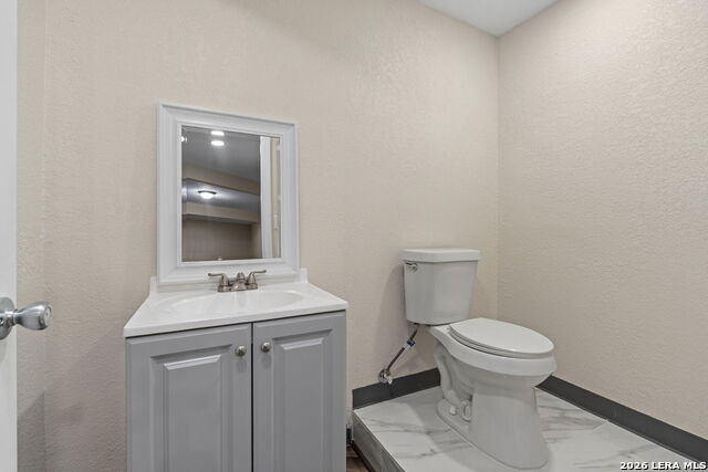 Image 21 of 63 For 617 Guenther E