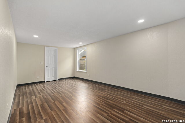 Image 22 of 63 For 617 Guenther E