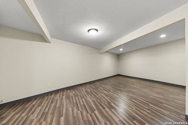 Image 24 of 63 For 617 Guenther E