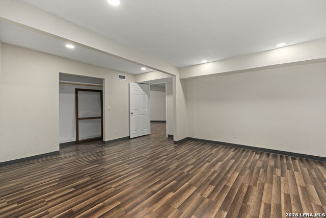 Image 25 of 63 For 617 Guenther E