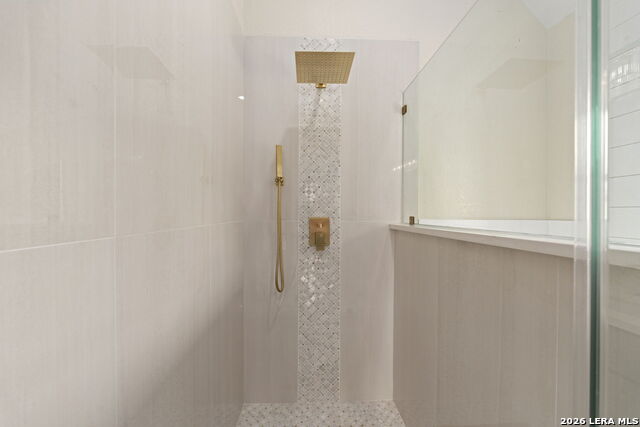 Image 28 of 63 For 617 Guenther E