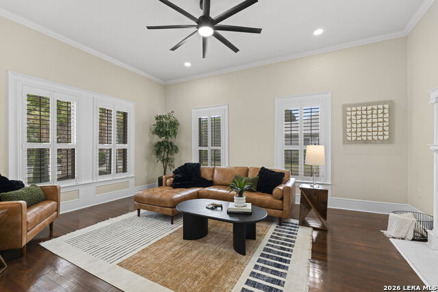 Image 30 of 63 For 617 Guenther E