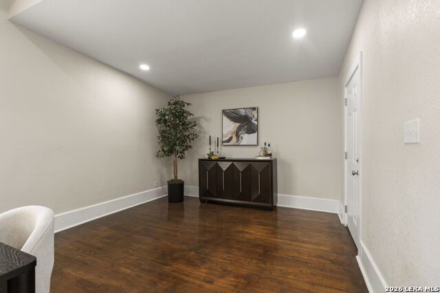 Image 39 of 63 For 617 Guenther E