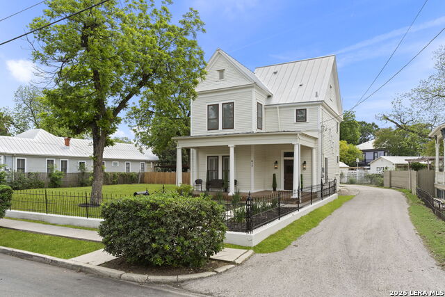 Image 4 of 63 For 617 Guenther E