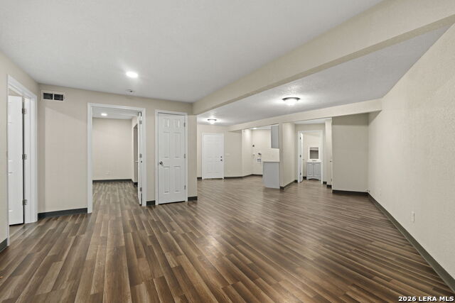 Image 43 of 63 For 617 Guenther E