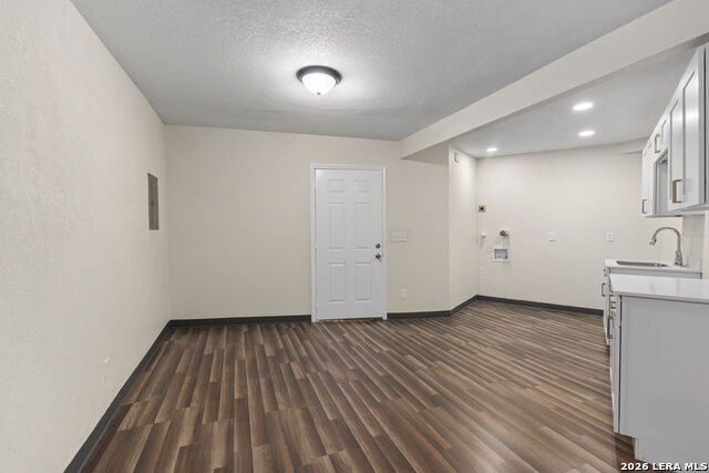 Image 44 of 63 For 617 Guenther E