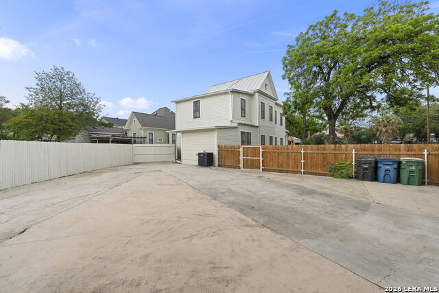 Image 59 of 63 For 617 Guenther E