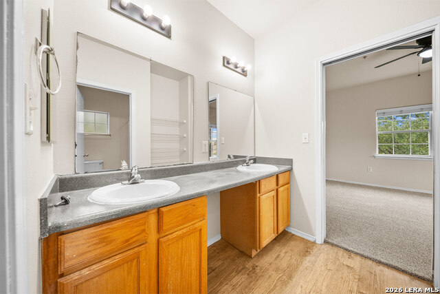 Image 37 of 41 For 1000 Diamond Dr