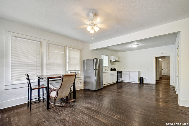 Image 3 of 31 For 3314 Perez  