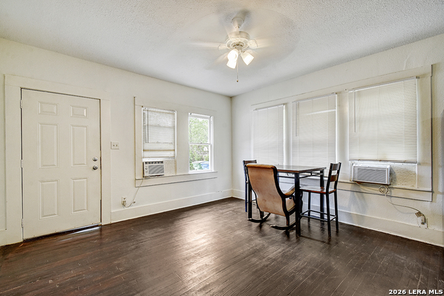 Image 4 of 31 For 3314 Perez  