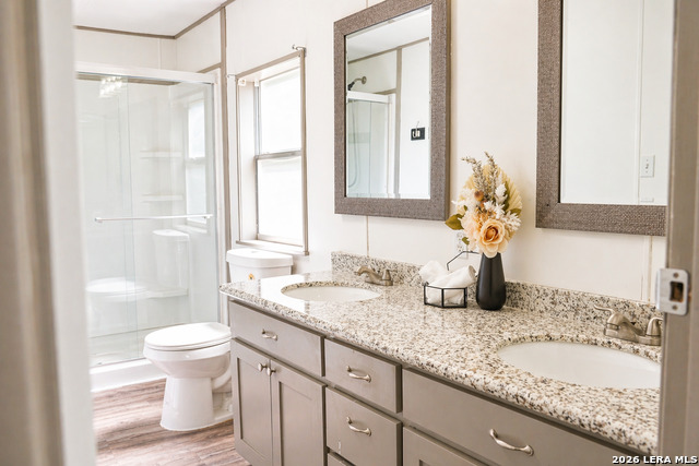 Image 19 of 23 For 18066 La Gloria Rd