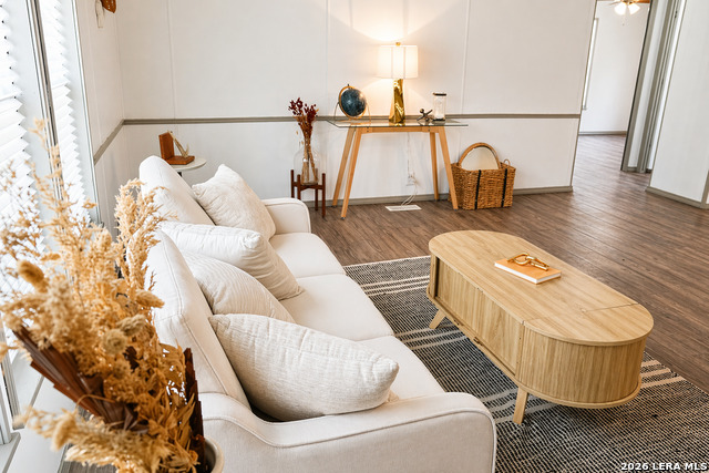 Image 5 of 23 For 18066 La Gloria Rd