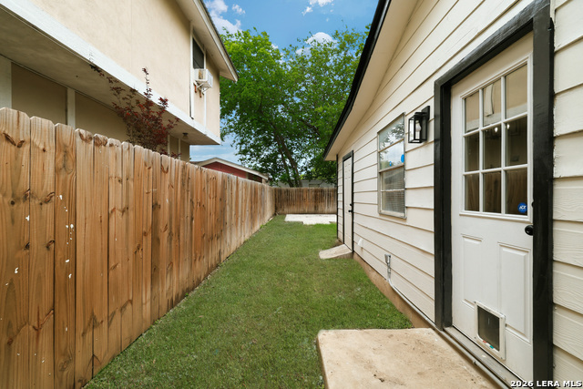 Image 19 of 21 For 5323 El Paso St