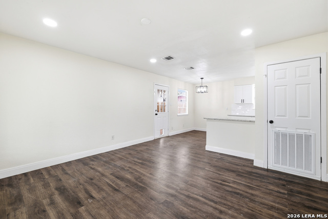 Image 4 of 21 For 5323 El Paso St