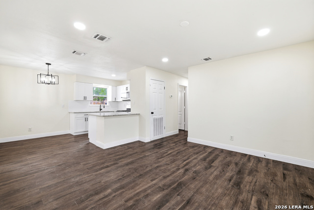 Image 5 of 21 For 5323 El Paso St