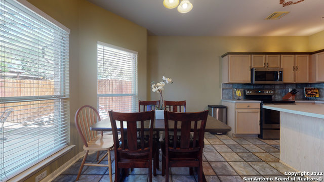 Image 10 of 41 For 18 Andover Creek Dr