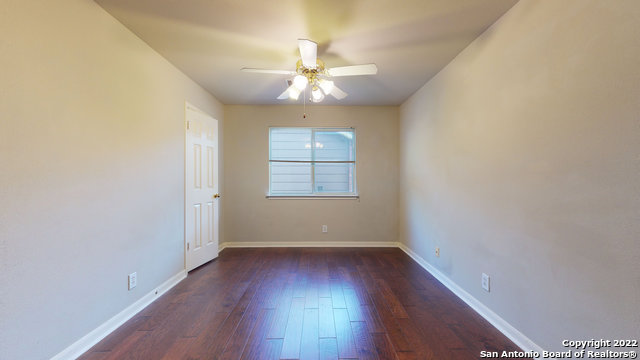 Image 17 of 41 For 18 Andover Creek Dr