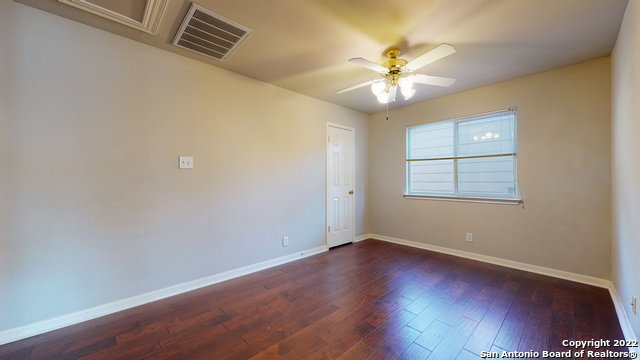 Image 18 of 41 For 18 Andover Creek Dr