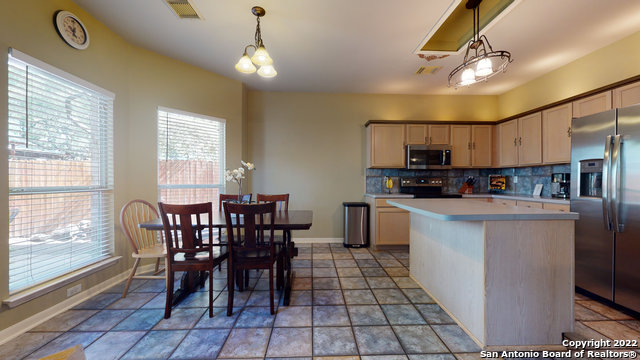 Image 9 of 41 For 18 Andover Creek Dr