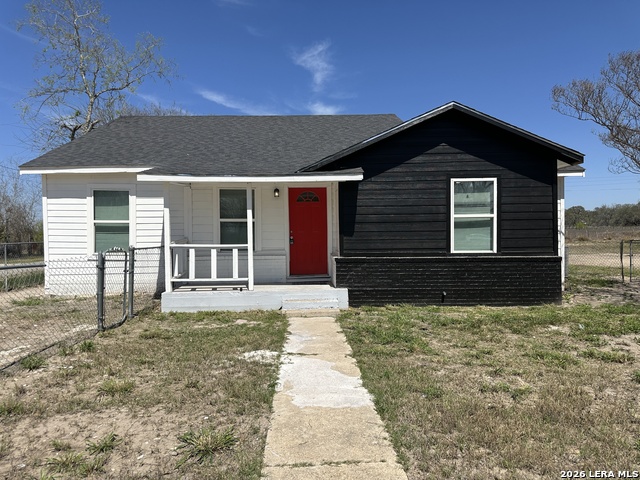 Details for 514 Davis Ave, Devine, TX 78016