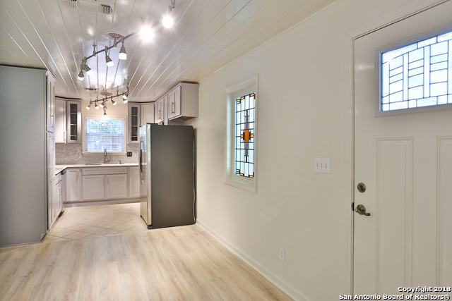 Image 7 of 19 For 209 Kronkosky St E