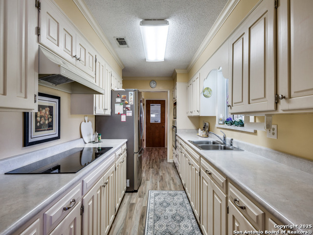 Image 6 of 25 For 135 Manor  