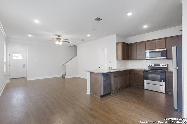 Listing photo id 2 for 10303 Candlewood Way  101