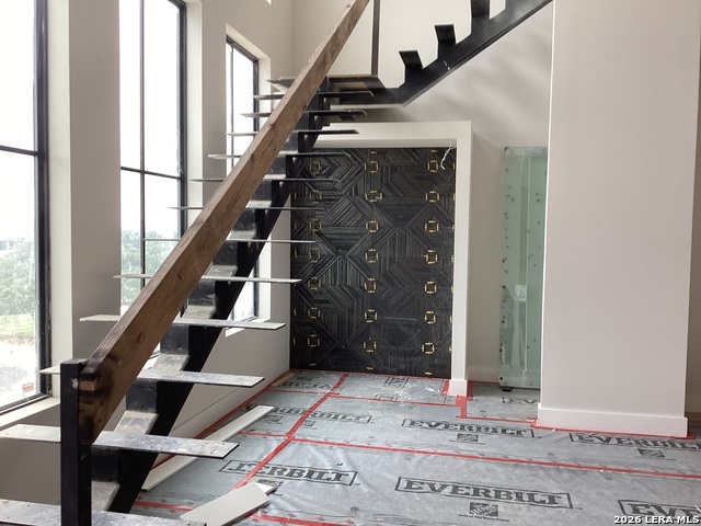 Listing photo id 3 for 9651 Lenox Hill