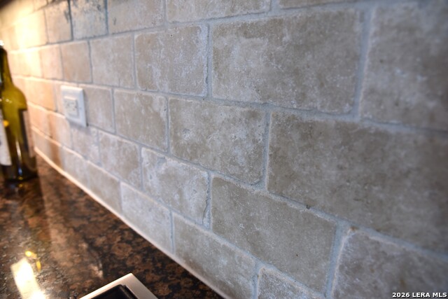 Image 21 of 42 For 8907 Irving Hl