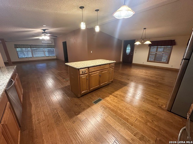 Image 15 of 33 For 412 Lake  