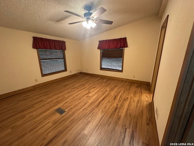 Image 19 of 33 For 412 Lake  