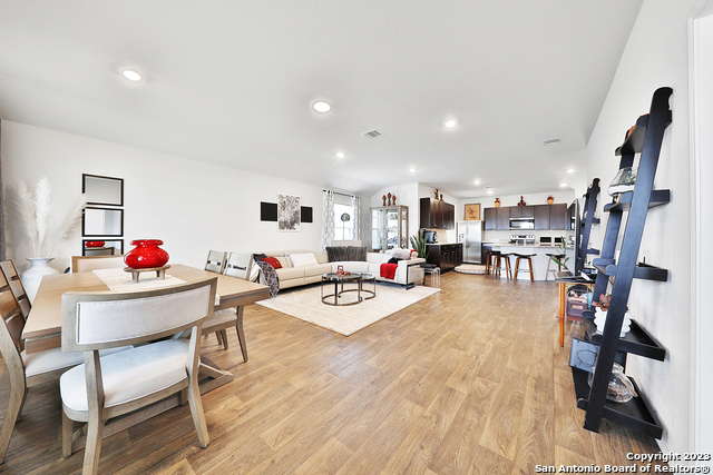 Listing photo id 25 for 801 Cinnamon Teal