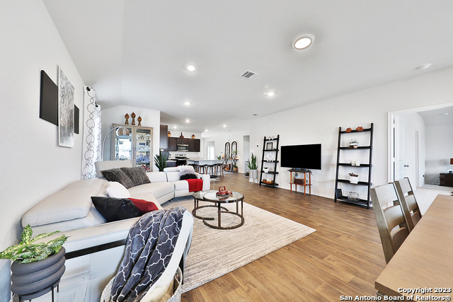 Listing photo id 27 for 801 Cinnamon Teal