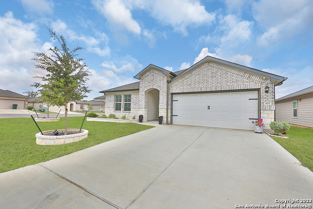 Listing photo id 1 for 801 Cinnamon Teal