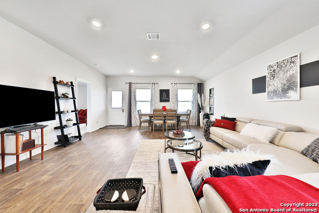 Listing photo id 28 for 801 Cinnamon Teal