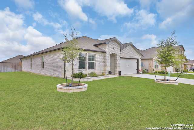 Listing photo id 2 for 801 Cinnamon Teal
